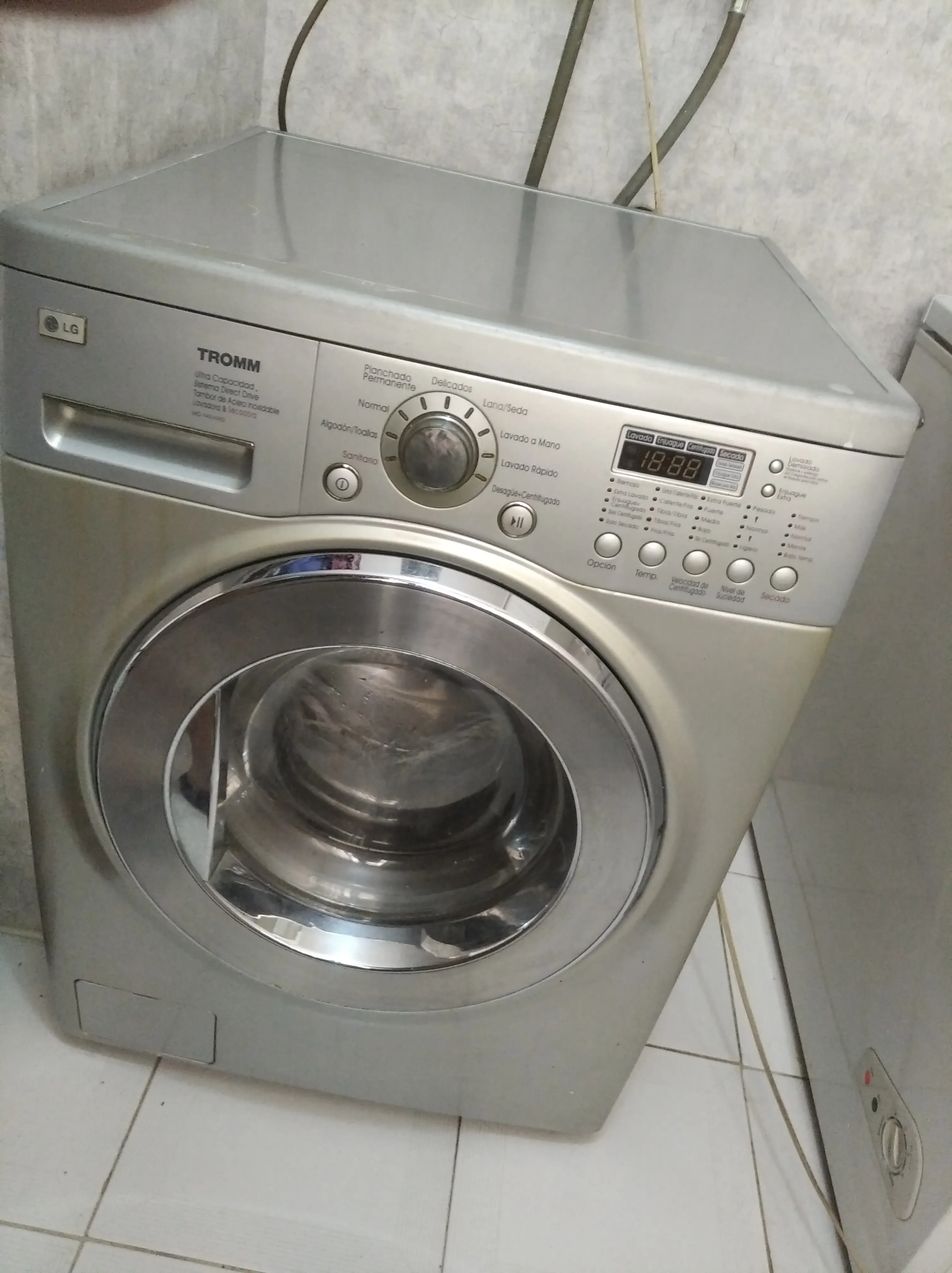 LAVADORA / SECADORA LG USADA PARA REPARAR O REPUESTOS_0