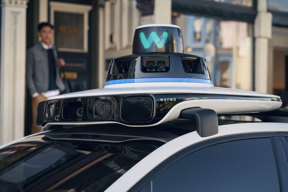 Electric SUV na Jaguar I-PACE ng Waymo na autonomous na iminamaneho