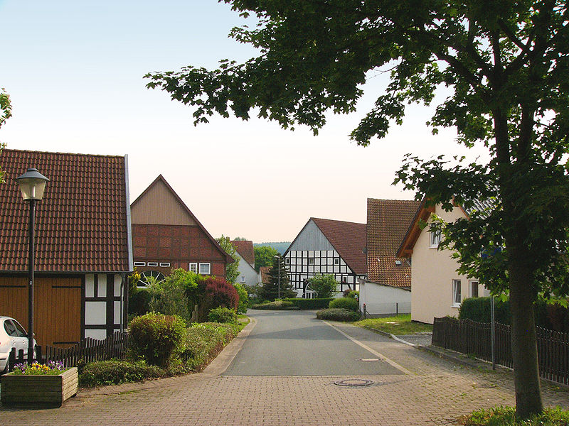 File:Geimeindestraße Deutschland.jpg