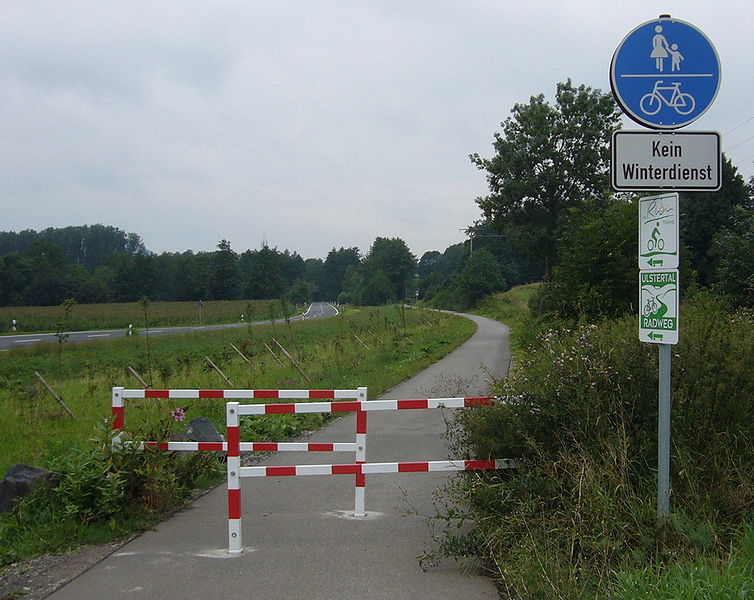 File:Fuß-und Radweg.jpg