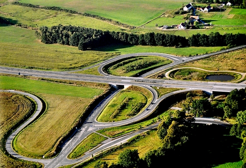 File:Autobahnzubringer.jpg