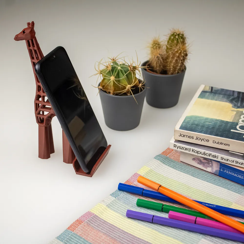 Gigi the Giraffe Phone Stand