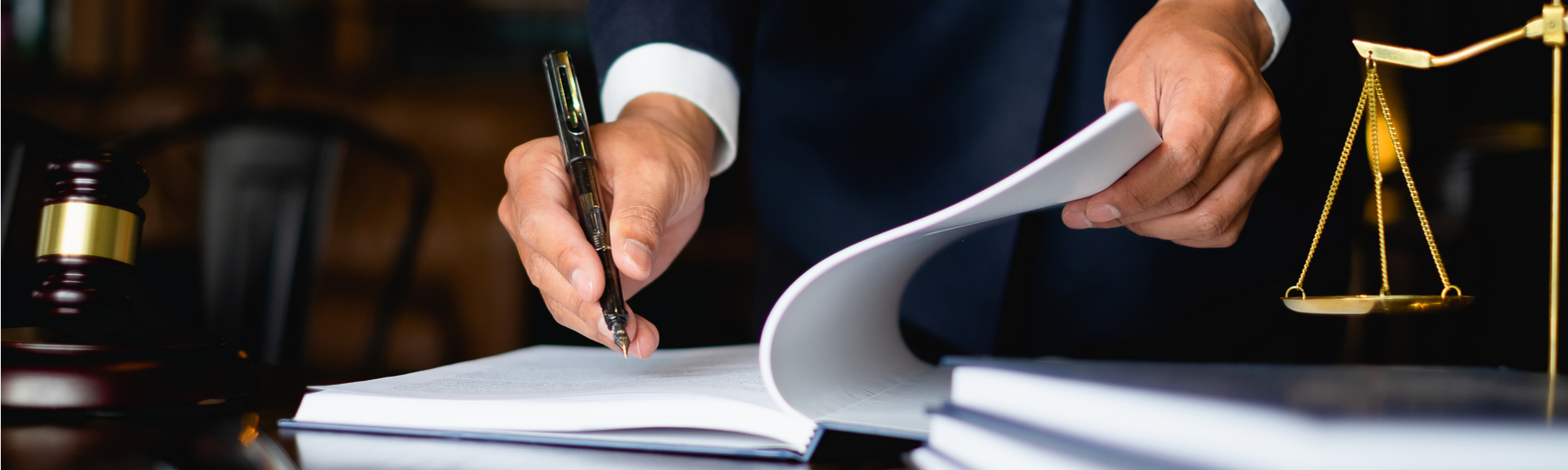 Jurist*in werden Einstieg, Gehalt & Karriere whatchado