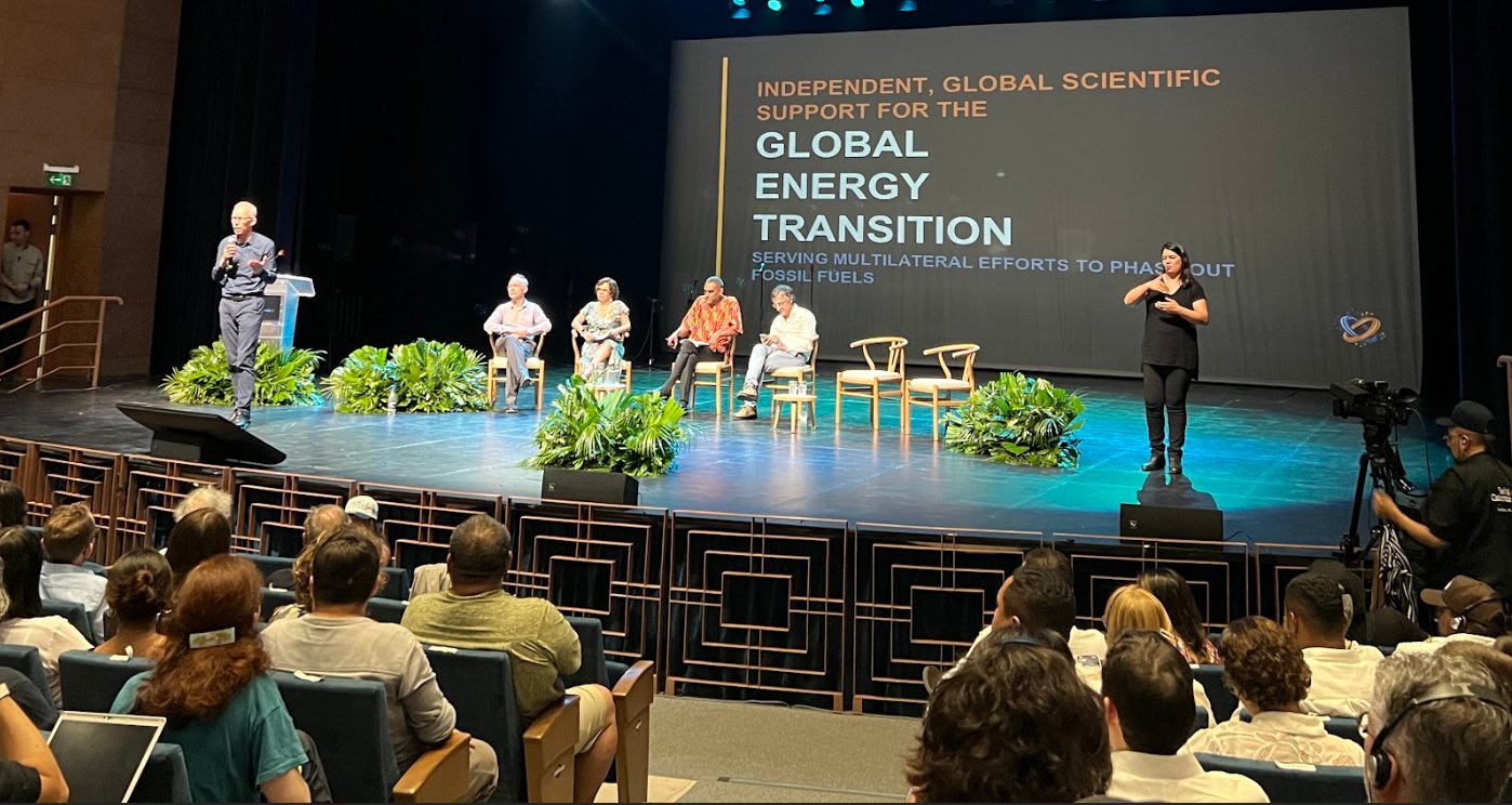The launch of the Science Panel at Teatro Santa Marta on Friday night, april 24.