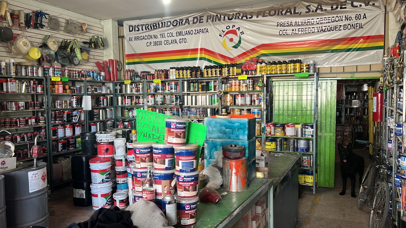 Estante de impermeabilizantes de alta calidad.