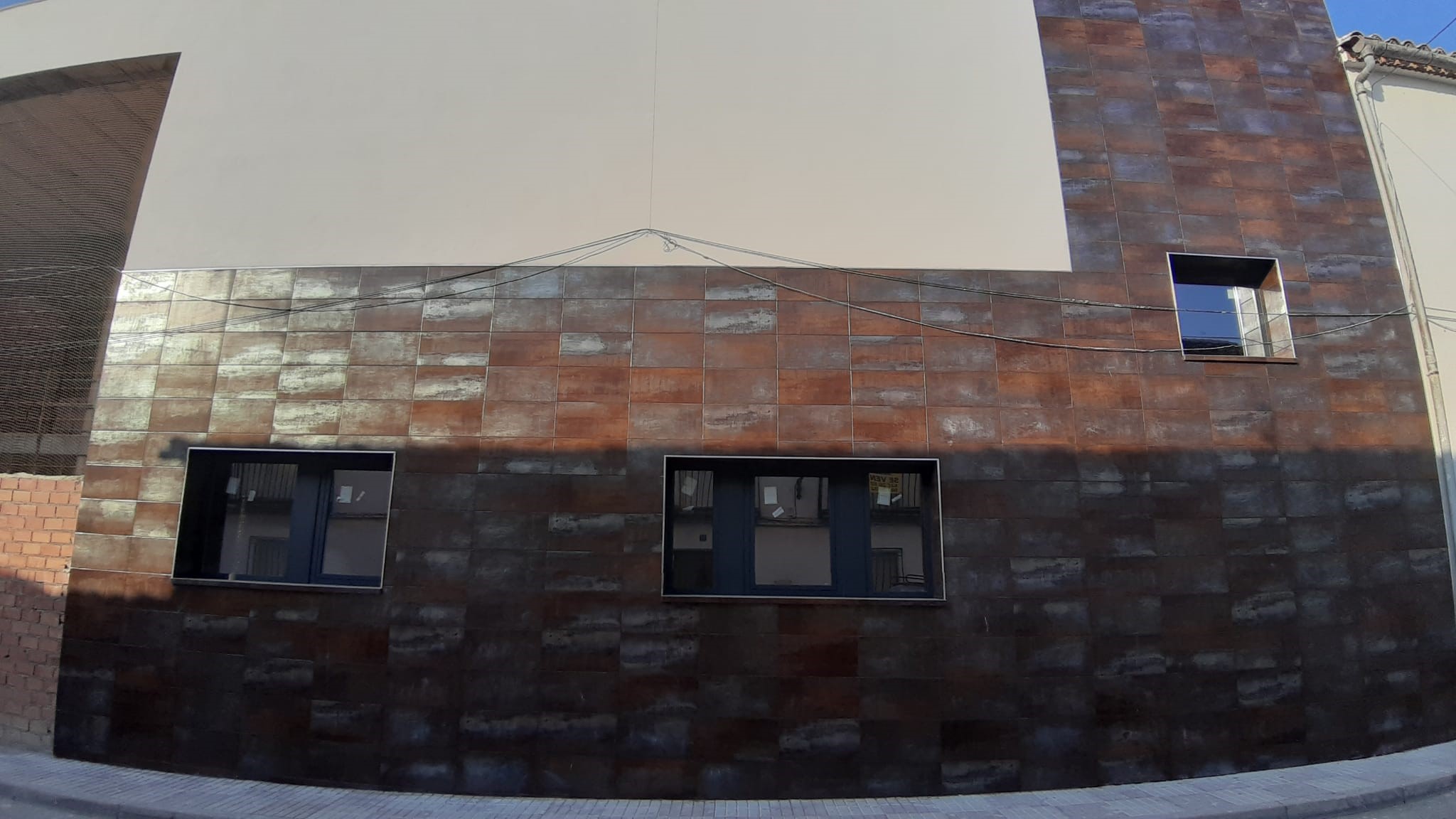Fachada del espacio escénico