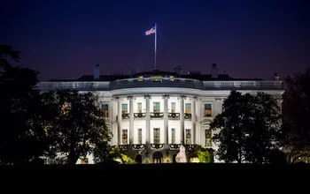 US_Presidential_Election_Building_White_House_Flag