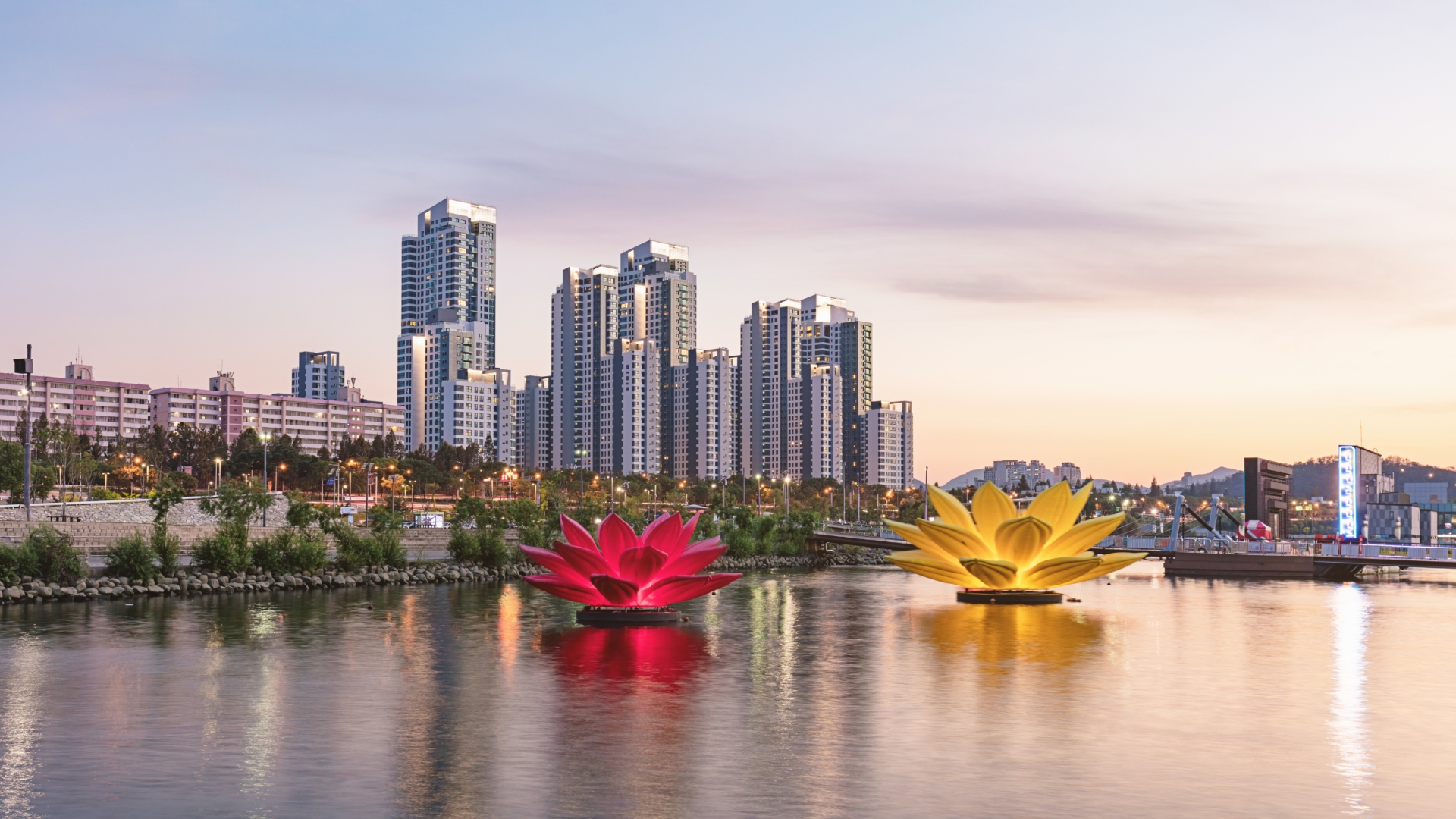 Markets Today: Nikkei record anchors fifth day of Asian gains, US Dollar struggles as FTSE 100 slides 50 points after all-time high print