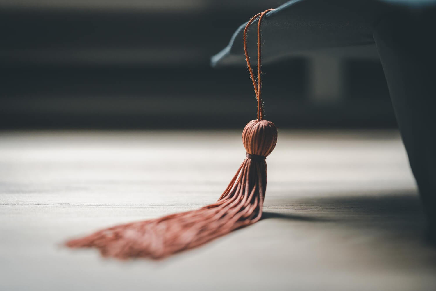 Graduate brushing out their tassel for a neat look