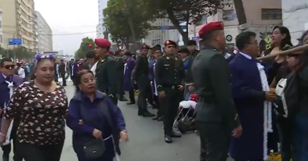 Señor de los Milagros: cientos de fieles comienzan a apostarse en alrededores de la iglesia Las Nazarenas