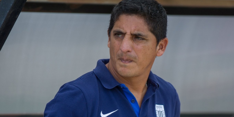Guillermo Salas sobre el duelo ante Libertad: "Vamos a Paraguay con muchas ganas de venirnos con los 3 puntos"