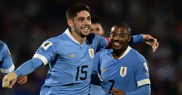 El debut oficial de Marcelo Bielsa fue por todo lo alto: Uruguay venció 3-1 a Chile por Eliminatorias Sudamericanas