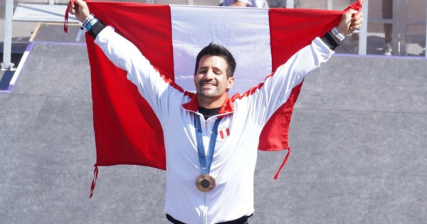 Portada: Stefano Peschiera tras desfilar en París 2024: "Esta medalla se la dedico a los 34 millones de peruanos"