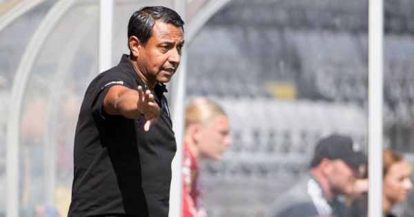 ¡Mala noticia! Nolberto Solano dejó de ser técnico del Eskilstuna de Suecia