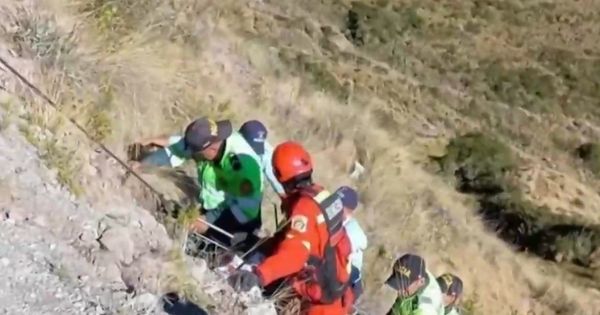 Portada: Cusco: caída de miniván a un barranco deja tres muertos y cuatro heridos