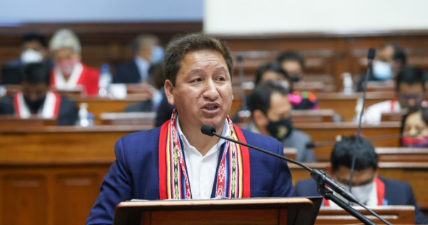 Guido Bellido, congresista de izquierda, pasa a las filas de Podemos Perú