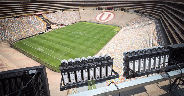 Universitario de Deportes: se están instalando las nuevas luces del estadio Monumental