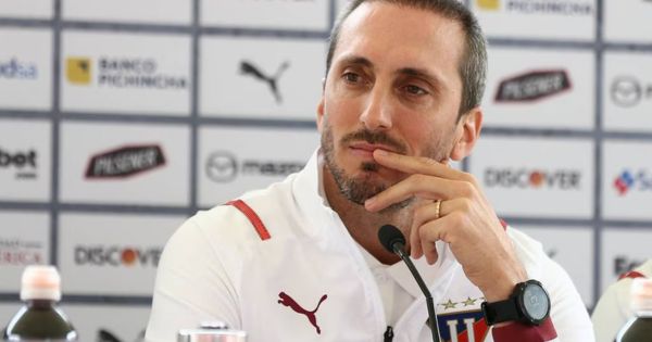 Portada: Técnico de la LDU de Quito tras doblete de Paolo Guerrero: "El 9 apareció cuando tenía que aparecer"