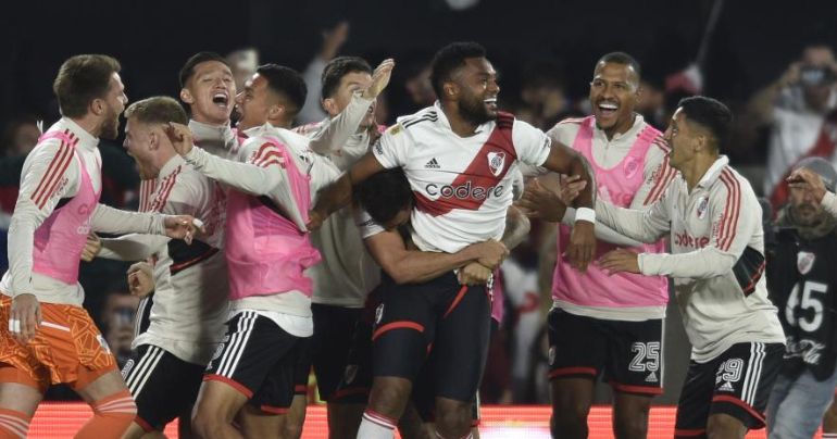 Superclásico argentino: con Luis Advíncula en el campo, Boca Juniors perdió 1-0 ante River Plate