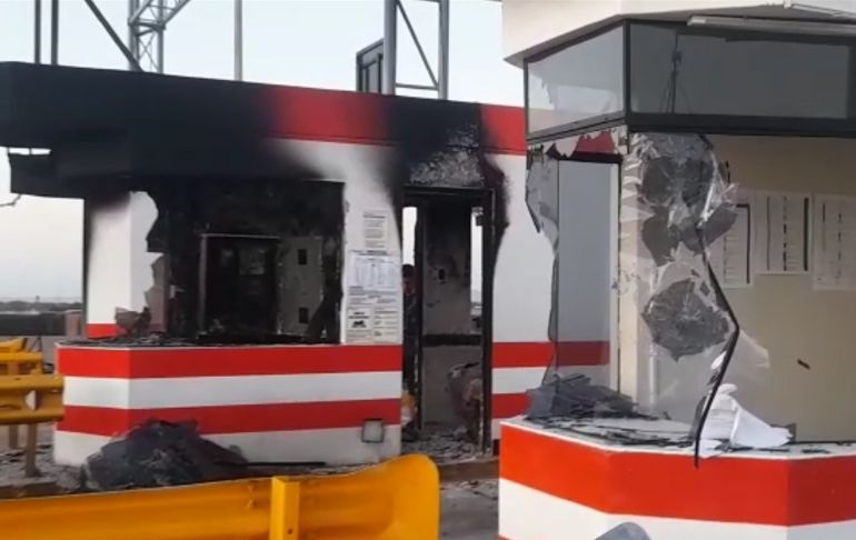 Portada: Tacna: incendian casetas de peaje de Tomasiri en la Panamericana Sur