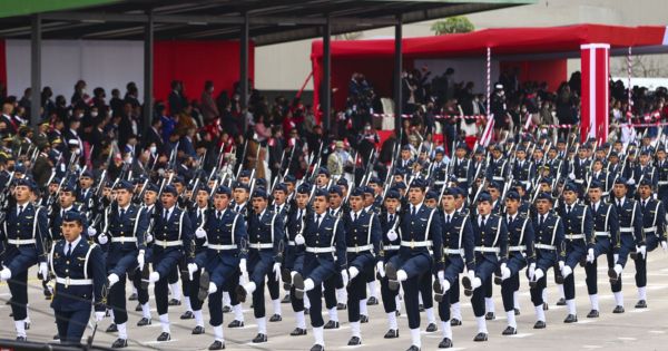 Portada: Gran Desfile y Parada Militar: más de 10 mil policías serán desplegados en la av. Brasil