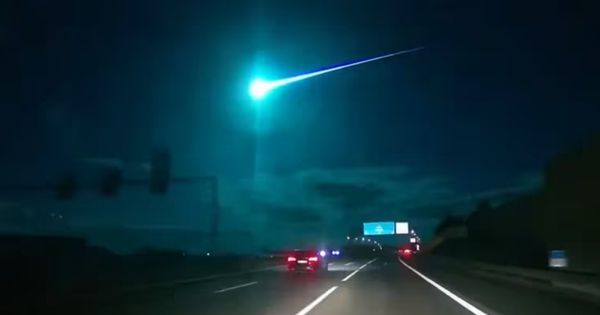 Portada: No era un meteorito lo que sobrevoló en España y Portugal: la Agencia Espacial Europea aclara que fue una bola de fuego