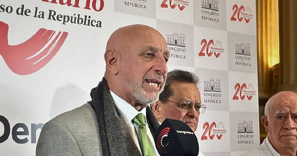 José Cueto advierte a Digna Calle: "Serás desaforada"