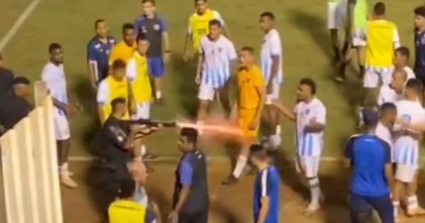 Portada: Policía disparó contra futbolista al final de un partido en el ascenso de Brasil [VIDEO]
