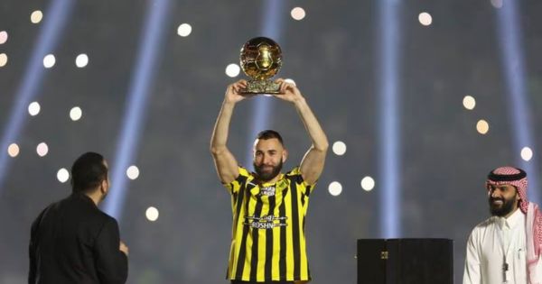 Karim Benzema fue presentado por el Al-Ittihad: recibió el Balón de Oro en espectacular recibimiento