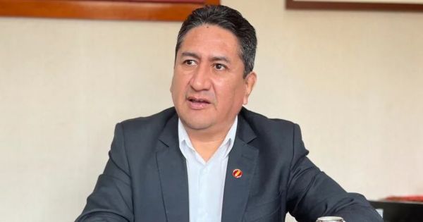 Portada: Vladimir Cerrón, desde la clandestinidad: "La PNP el día de ayer allanó ilegalmente mi domicilio en Huancayo"