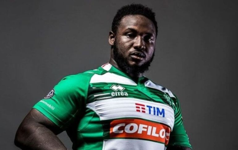 Portada: Jugador de rugby afrodescendiente recibe banana podrida en intercambio de regalos de Navidad