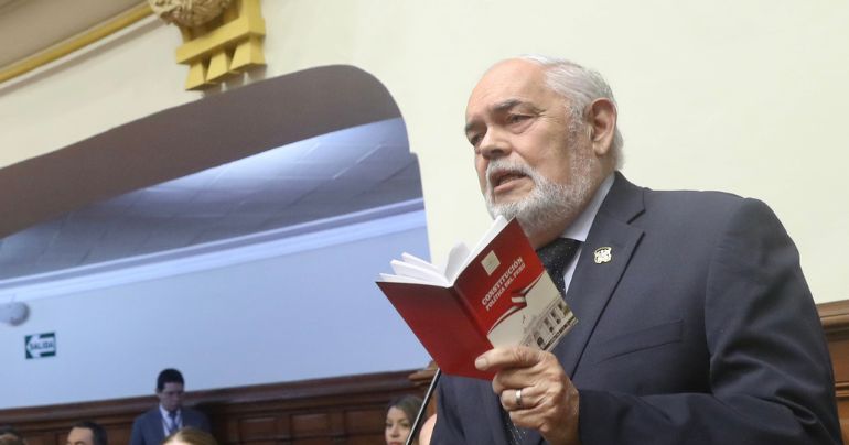 Jorge Montoya: "Los que deben proteger la Carta Magna la pisotean para antojos políticos"