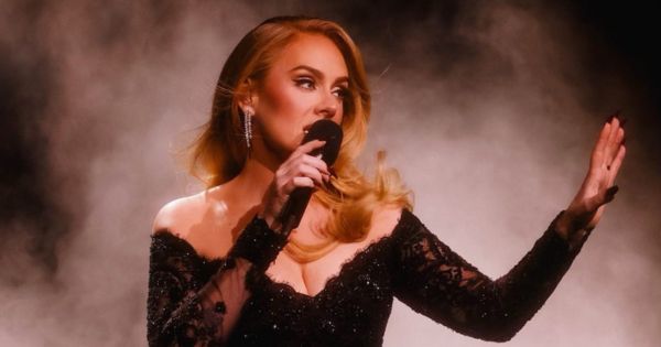 Adele envió mensaje a quienes arrojan cosas a los artistas durante conciertos: "Me tiras algo y te mato"