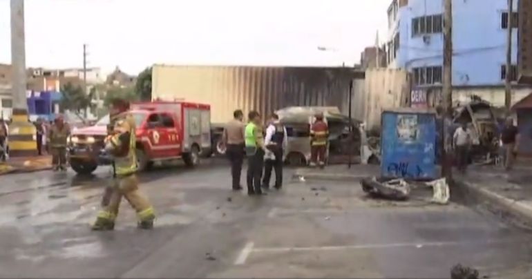 Explosión en SMP: conductor de combi que chocó contra tráiler tenía brevete vencido