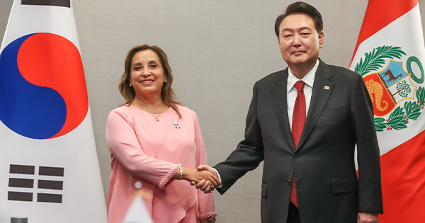 Dina Boluarte se reunió con su homólogo de la República de Corea, Yoon Suk-Yeol