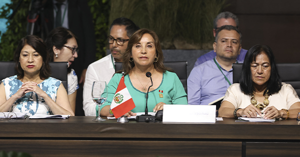 Dina Boluarte invita a Lula da Silva al país para profundizar la integración peruano-brasileña