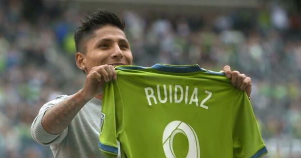 ¡Sorprendente! Camiseta de Raúl Ruidíaz conforma lista de las más vendidas en la MLS