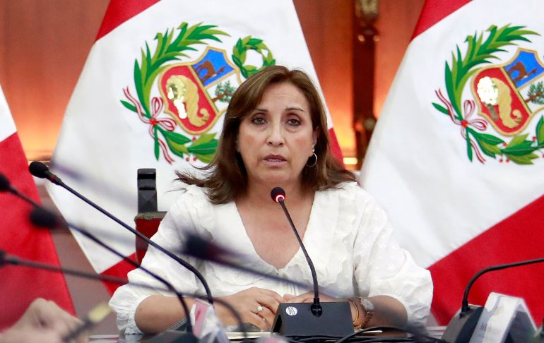 Dina Boluarte rechaza renunciar: “Acá vamos a estar firmes hasta que el Congreso apruebe el adelanto de elecciones”