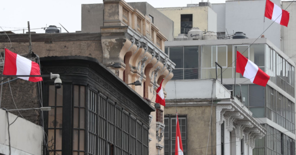 Fiestas Patrias: conozca en qué distrito es obligatorio el embanderamiento y cuánto es la multa por incumplirlo