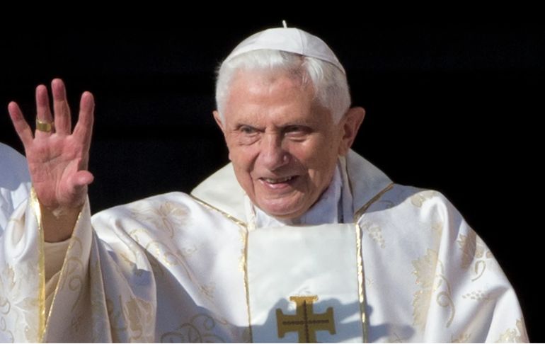 Benedicto XVI pasa la noche asistido por médicos: su estado de salud es grave, pero estable