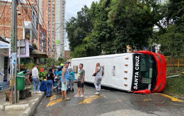 Colombia: accidente de bus en Medellín dejó 13 heridos