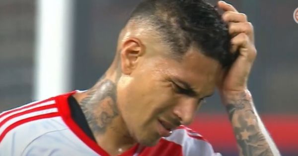 Portada: Perú vs. Argentina: así fue el tiro de Paolo Guerrero que pasó cerca de la portería del 'Dibu' Martínez