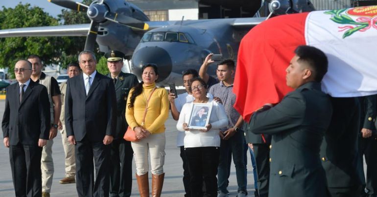 Portada: Mujer policía asesinada por delincuentes en Juliaca recibe homenaje póstumo del Mininter