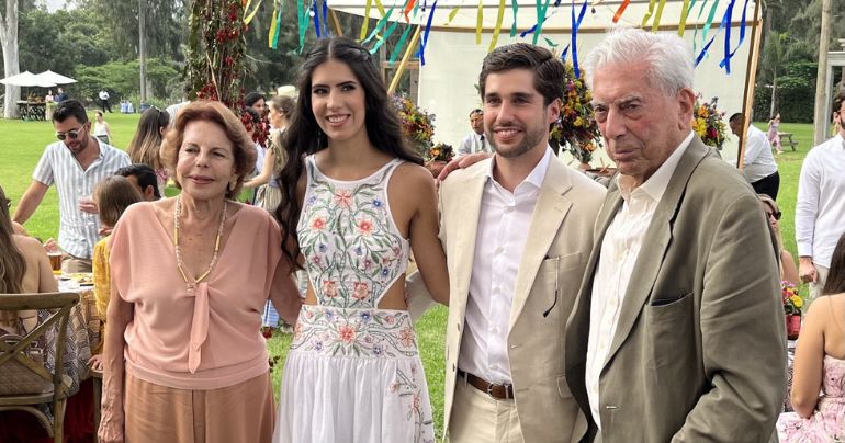 Portada: Mario Vargas Llosa estuvo al lado de su exesposa Patricia Llosa y bailó huayno