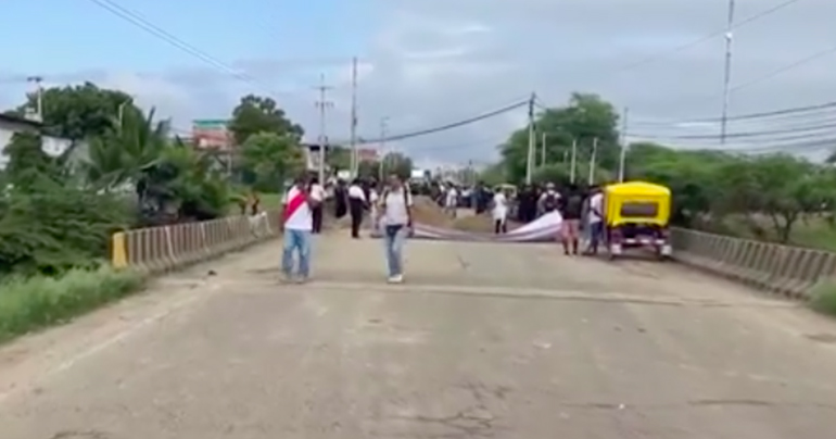 Tumbes: bloquean Panamericana Norte por falta de atención del Gobierno ante lluvias