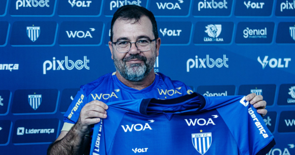 Enderson Moreira es nuevo entrenador de Avaí, exclub de Paolo Guerrero