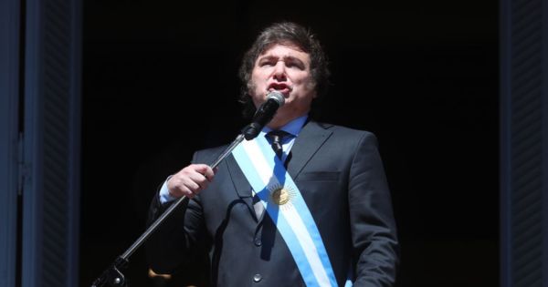 Portada: Javier Milei: "La situación de Argentina es crítica y de emergencia"