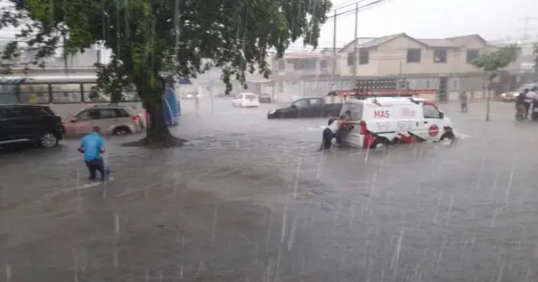 Ciclón Yaku en Ecuador: Guayaquil sufre de constantes lluvias y tormentas eléctricas