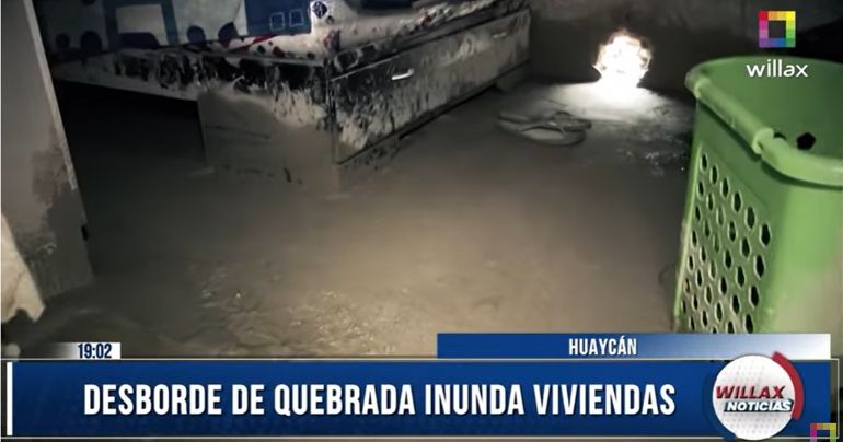 Huaycán: desborde de quebrada inunda viviendas