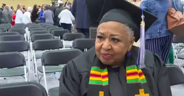 Mujer de 81 años se graduó tras pasar más de 50 años luchando por su título universitario